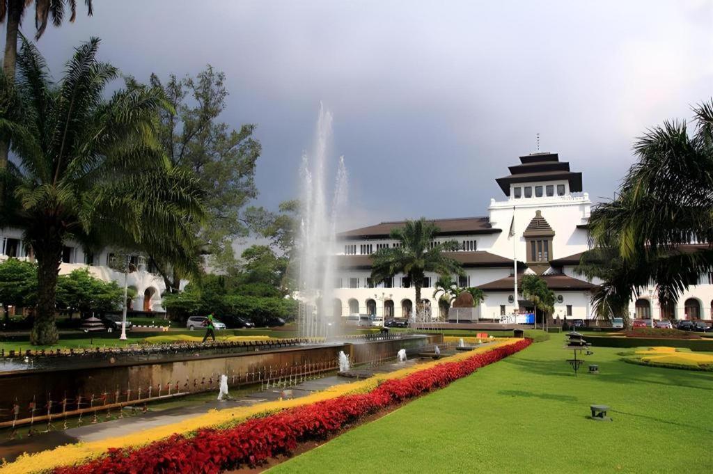 Indies Hotel Bandung Exterior photo
